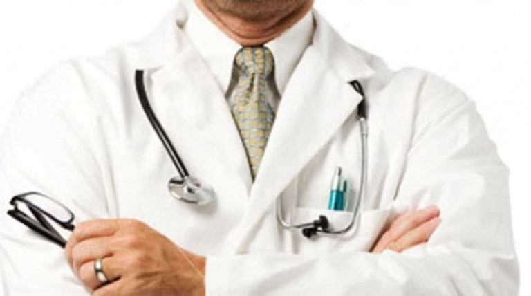Να αποσύρει το μέτρο της αναστολής εργασίας για τους ανεμβολίαστους υγειονομικούς καλεί τον Πλεύρη ο Ιατρικός Σύλλογος Λακωνίας