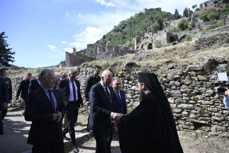 Παρουσία Δένδια στις εκδηλώσεις μνήμης «Παλαιολόγεια 2025»στον Μυστρά