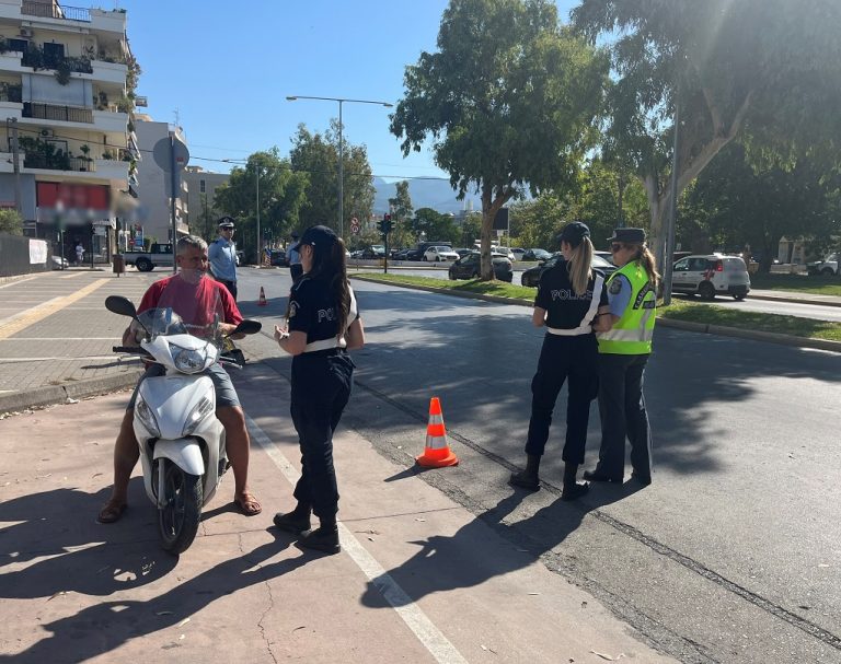 Συνεχίζονται οι στοχευμένοι έλεγχοι για τη χρήση κράνους στην Περιφέρεια Πελοποννήσου