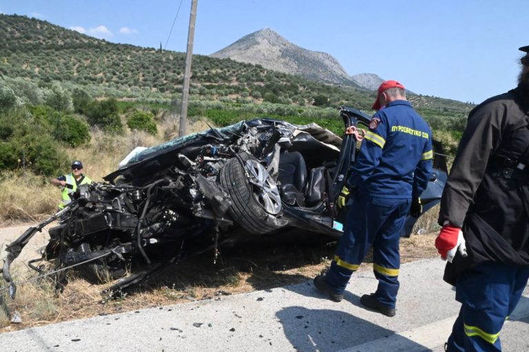 Τρεις νεκροί σε σφοδρή σύγκρουση Ι.Χ. με φορτηγό στην Αργολίδα