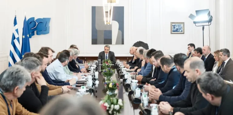 Συνάντηση αγροτών με τον πρωθυπουργό, αλλά χωρίς ουσιαστικές απαντήσεις