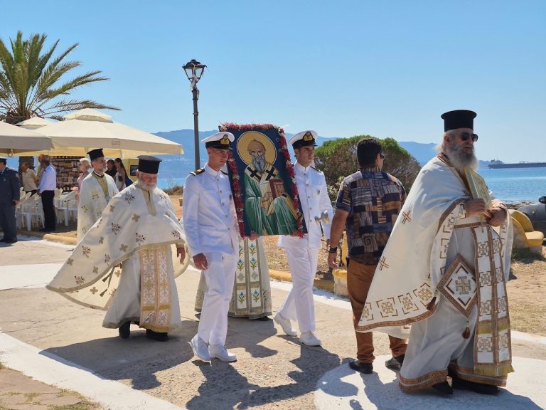 Με λαμπρότητα οι επετειακές εκδηλώσεις στην Ελαφόνησο για την Ένωση με την Ελλάδα και τα 165 χρόνια του Ιερού Ναού Αγίου Σπυρίδωνος